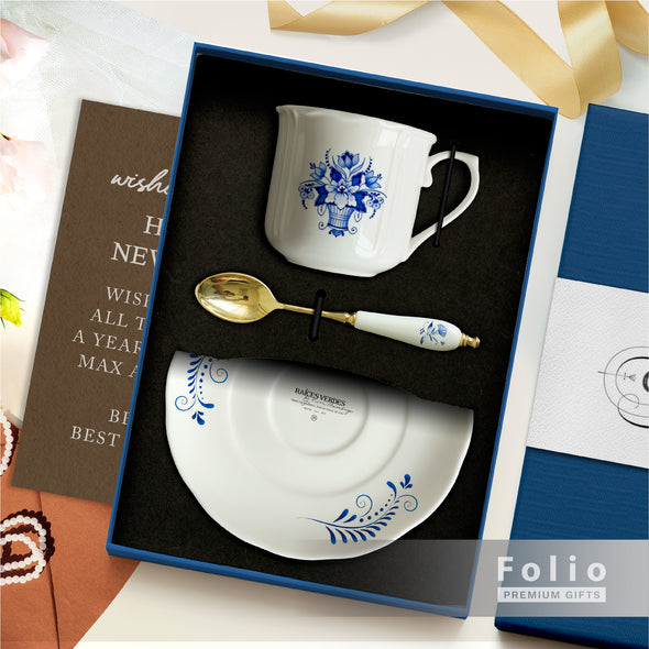 BLUE AND WHITE CERAMIC MUG SET