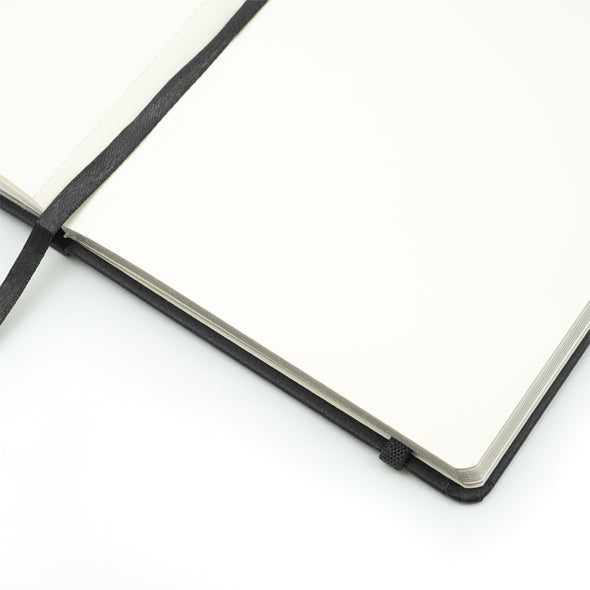 Folio Silver Edge Notebook A5 (Blank) : สมุดขอบเงินขนาด A5 (แบบไร้เส้น)