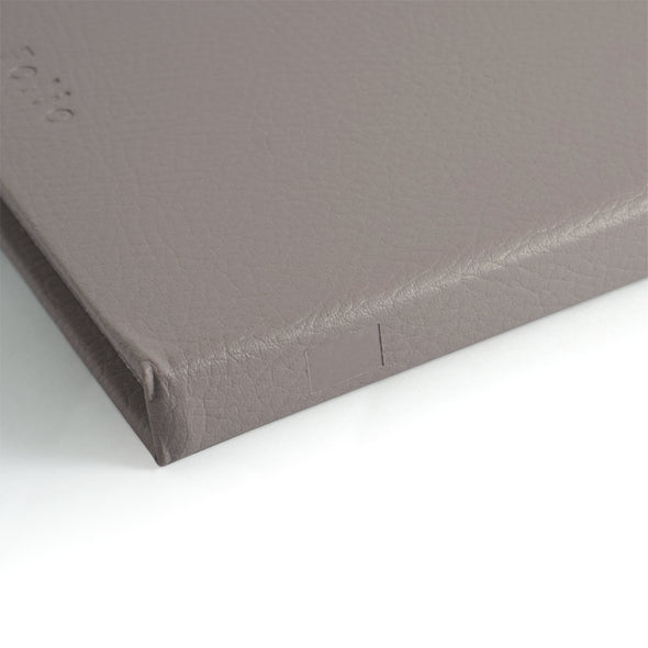 Folio Silver Edge Notebook A5 (Blank) : สมุดขอบเงินขนาด A5 (แบบไร้เส้น)