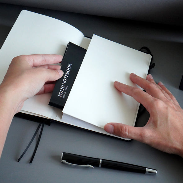 Black Edge Notebook A5 (Ruled) : สมุดจดบันทึกขอบสีดำ แบบมีเส้น