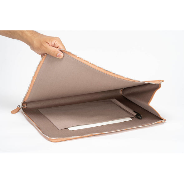 Nize Laptop Zip Holder กระเป๋าใส่แล็ปท็อป ผลิตจากหนังแท้รีไซเคิล