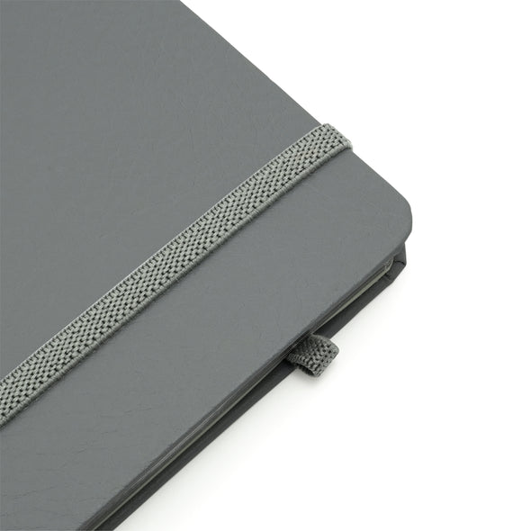 Folio Silver Edge Notebook A5 (Blank) : สมุดขอบเงินขนาด A5 (แบบไร้เส้น)