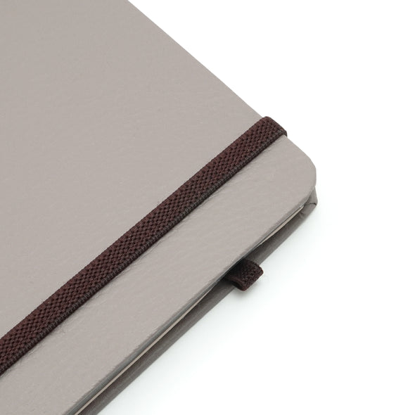 Folio Silver Edge Notebook A5 (Blank) : สมุดขอบเงินขนาด A5 (แบบไร้เส้น)