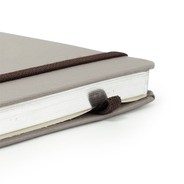 Folio Silver Edge Notebook A5 (Blank) : สมุดขอบเงินขนาด A5 (แบบไร้เส้น)